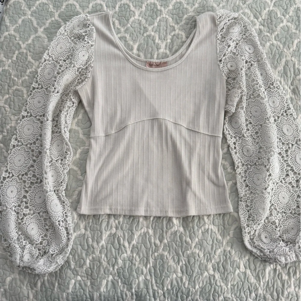 Buckle Willow & Root White Lace Sleeve Top